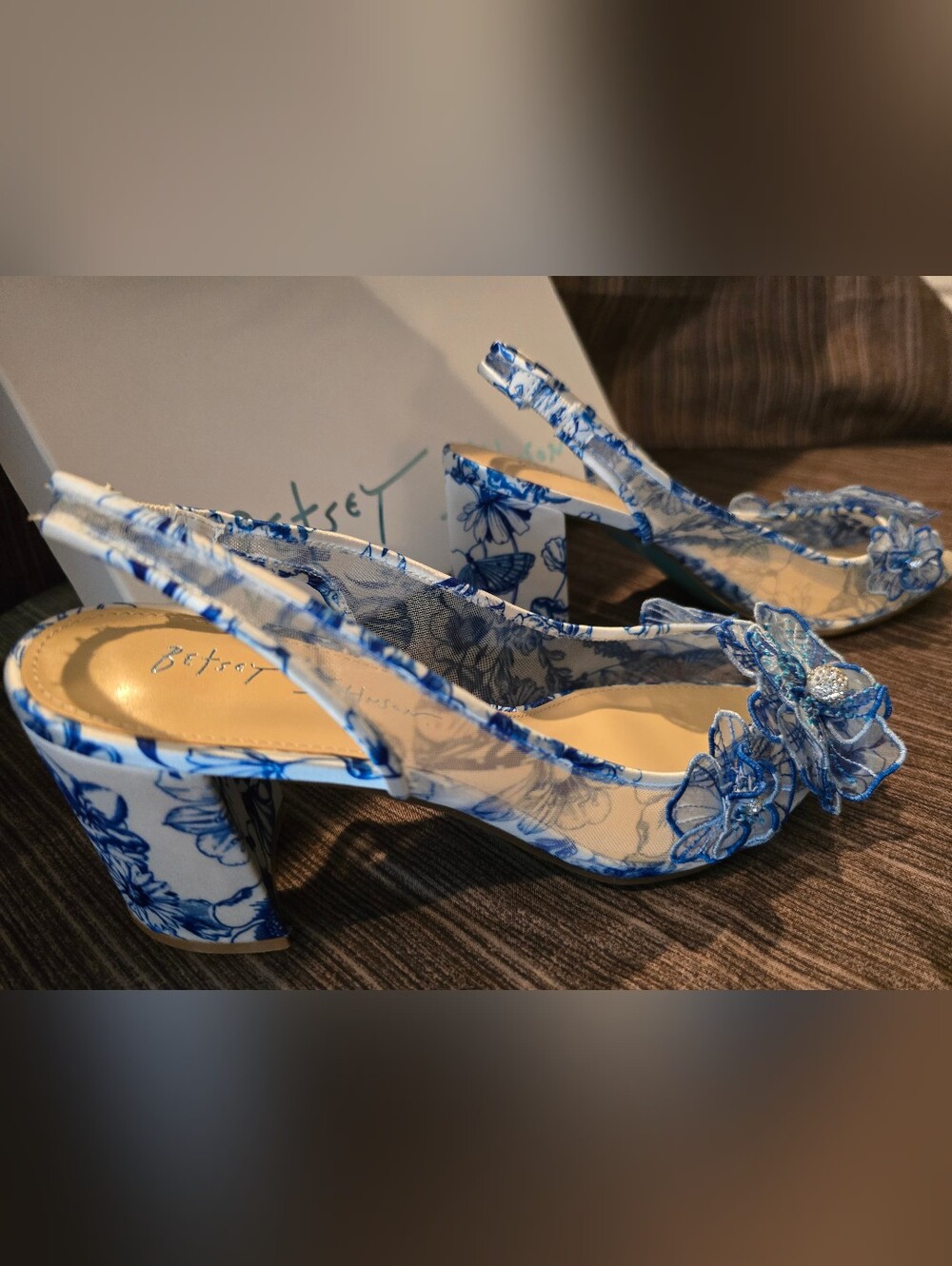 NWT Betsey Johnson Petra WHT/BLU FLORALEmbellished Slingback Heels, Size 9.5 - Picture 13 of 16